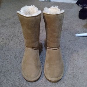 Excellent condition Bearpaw boots